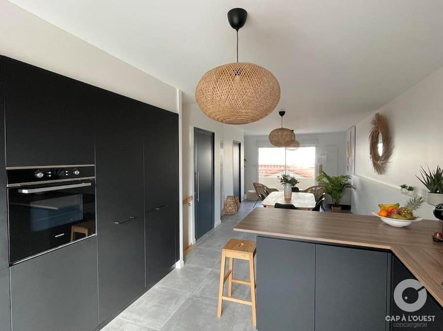 .La Villa Sablaise. Maison Avec Place De Parking Au Coeur Du Quartier Arago Les Sables-dʼOlonne Kültér fotó