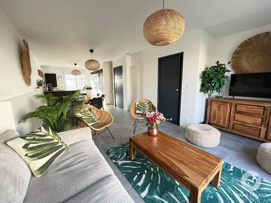 .La Villa Sablaise. Maison Avec Place De Parking Au Coeur Du Quartier Arago Les Sables-dʼOlonne Kültér fotó